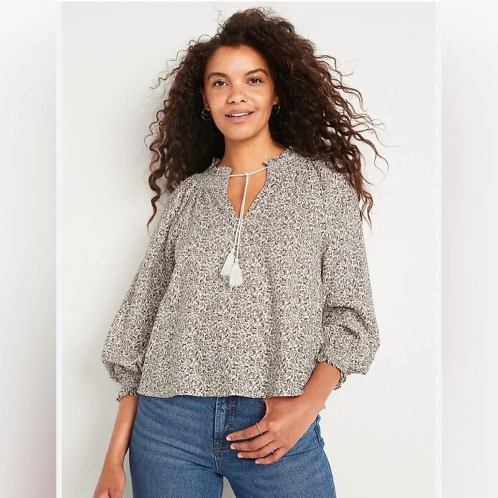 2/$20 - XL - Floral Print Old Navy Peasant Blouse with puffy sleeves- Beige - Picture 3 of 11